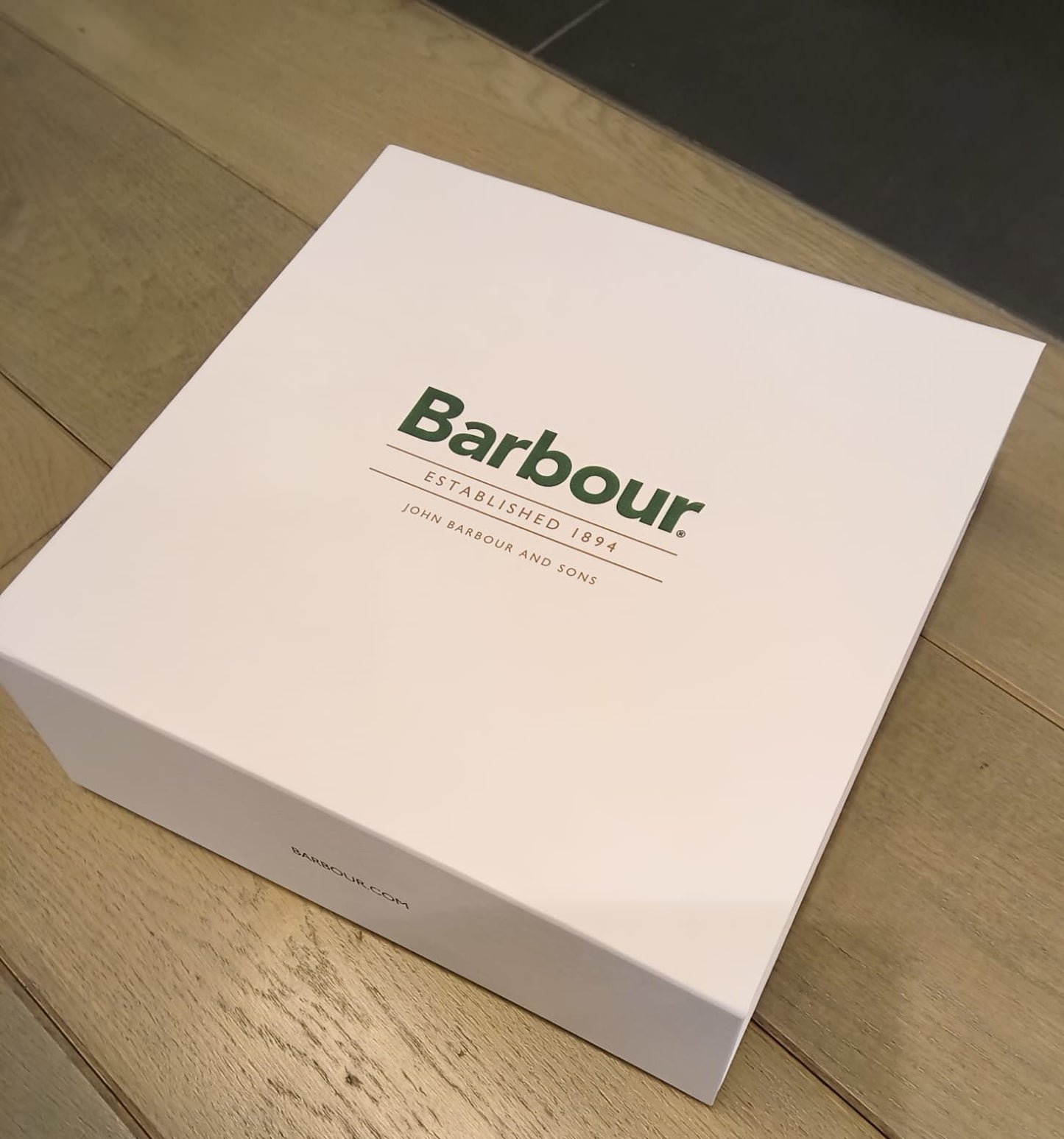 BARBOUR DOVER BEANIE & HAILES SCARF GIFT SET
